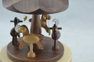 Музикална кутия за въртележки Продавам музикална кутия Woodenmerry go round кон