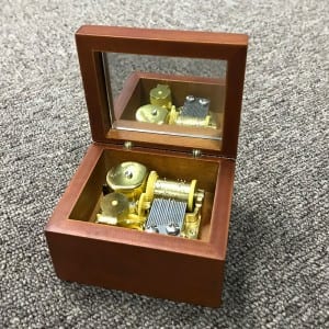 Simple wooden music box (YB4G/LP-40)
