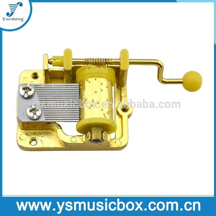 Hege kwaliteit Yunsheng Gouden kleur mei oanpaste muzyk 18 Note Hand crank Music Box