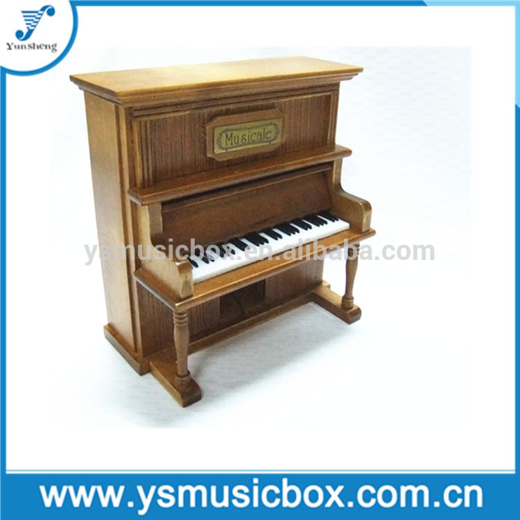 תיבת נגינה בצורת פסנתר מעץ מתנת יום הולדת למאהב