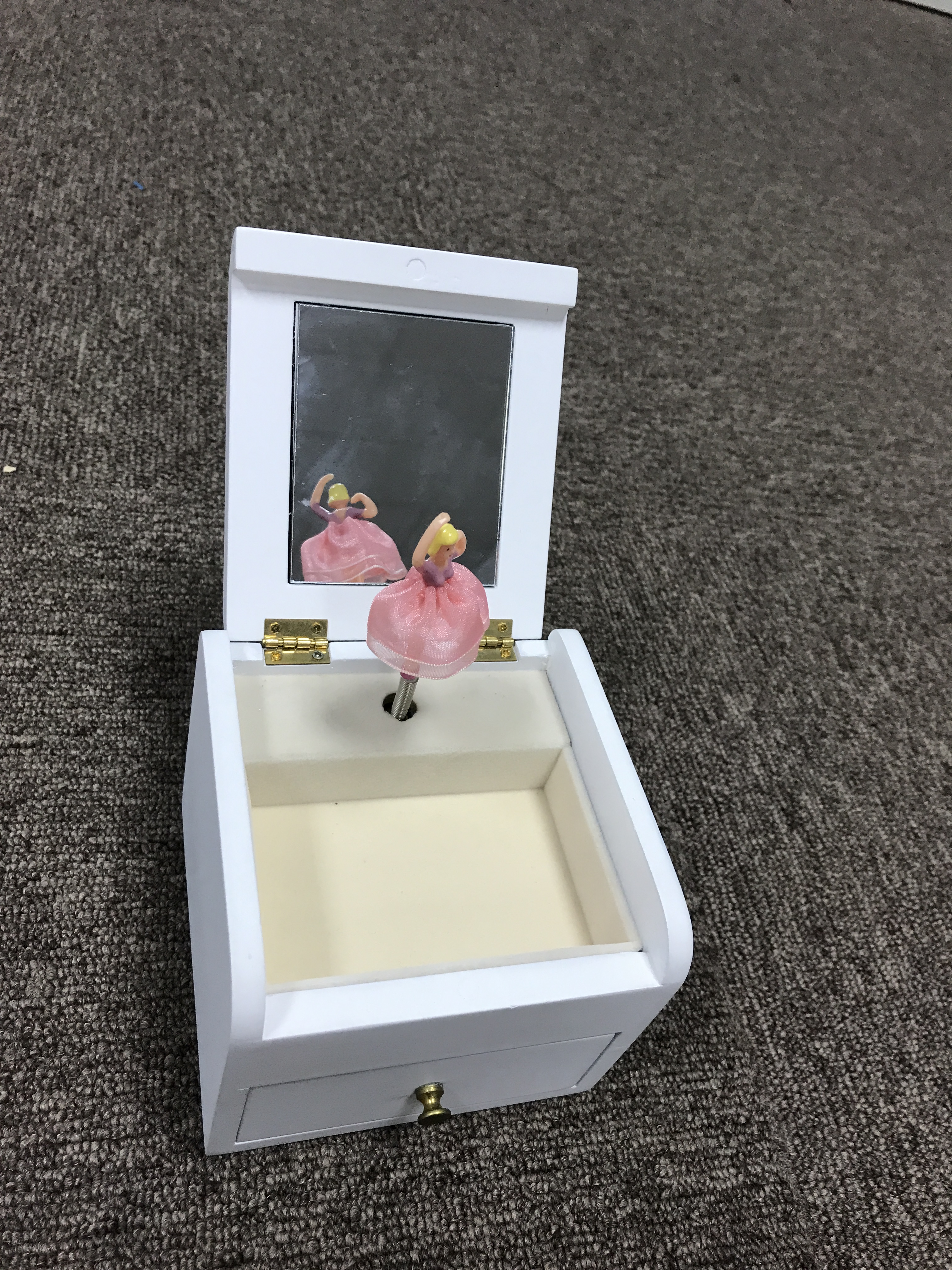 Good Wholesale Vendors Handcrank Miniature Musical Movement -
 White wooden music box with dancing doll wedding favors musical box (LP-45) – Yunsheng